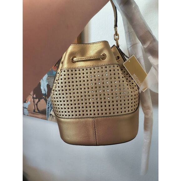 Nwt MSRP $500 Michael Kors gold bucket bag - Picture 4 of 4